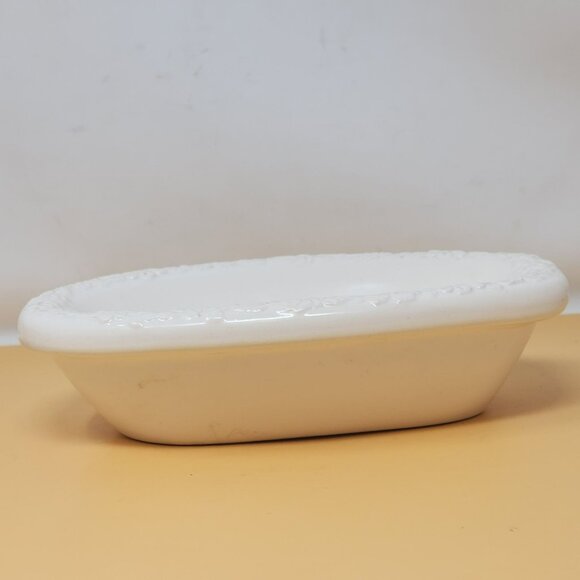 Set Of 2 White Ceramic Floral Soap Dishes With Embossed Design Bathroom Decor - Picture 5 of 15